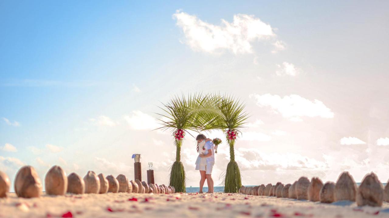 Malahini Kuda Bandos Resort Hulhumale Exterior photo A Jewish wedding in Cancun, Mexico