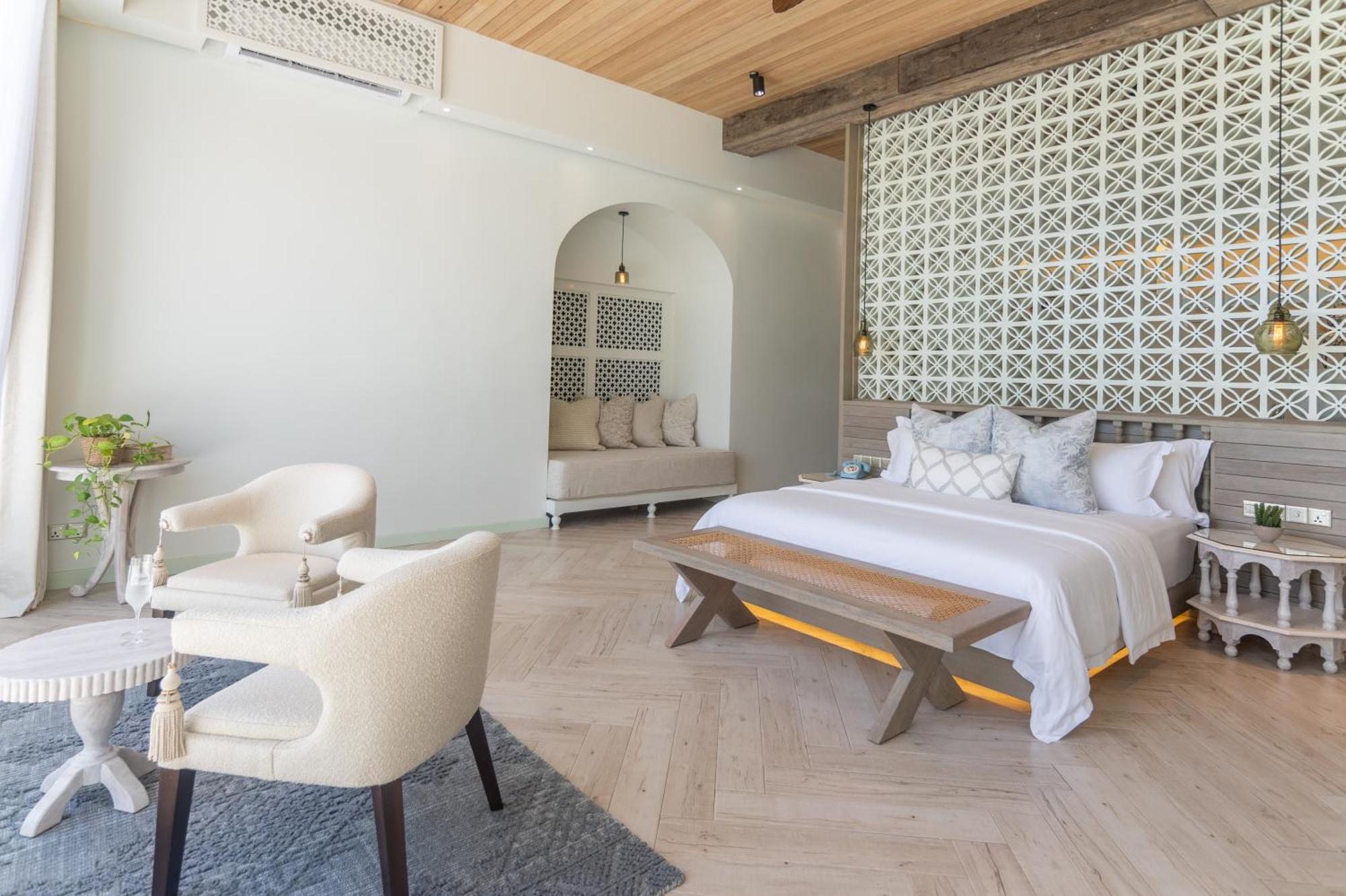 Malahini Kuda Bandos Resort Hulhumale Exterior photo A bedroom at the hotel