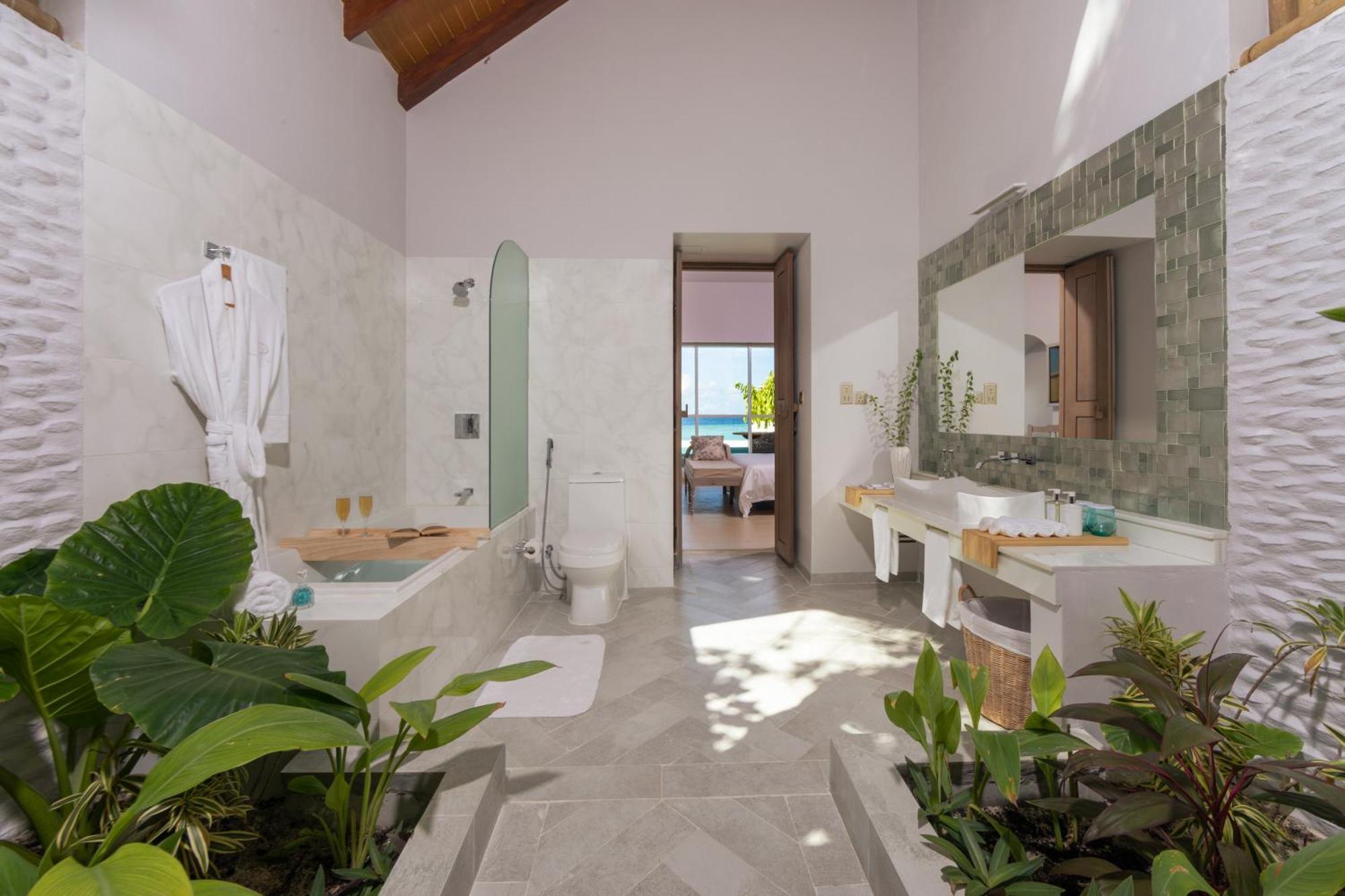 Malahini Kuda Bandos Resort Hulhumale Exterior photo Bathroom