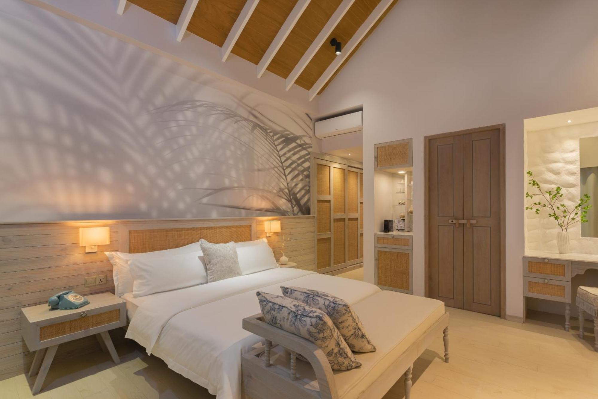 Malahini Kuda Bandos Resort Hulhumale Exterior photo A bedroom