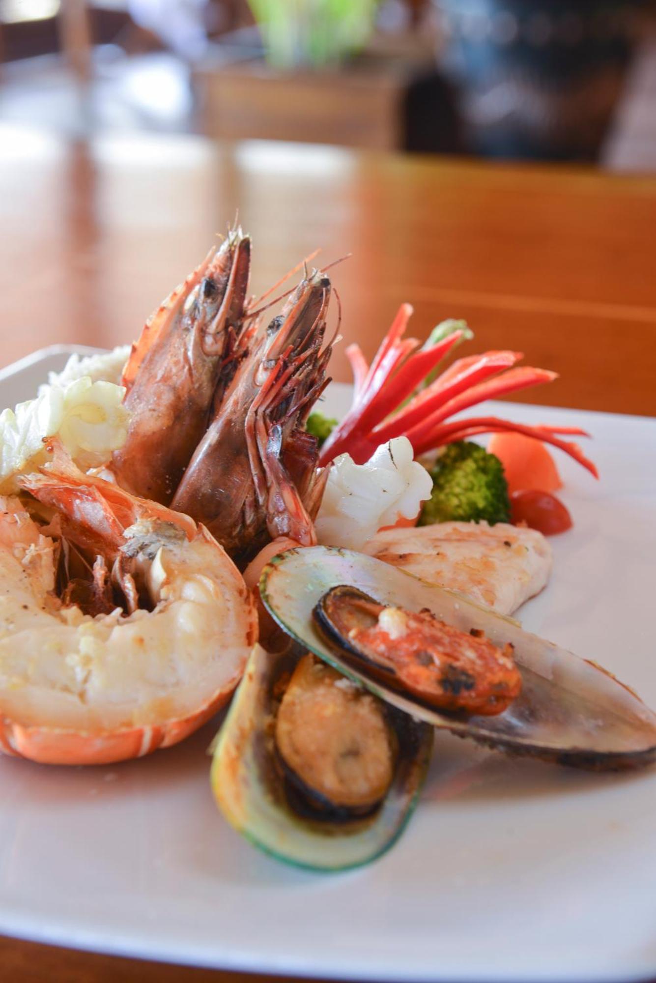 Malahini Kuda Bandos Resort Hulhumale Exterior photo Seafood
